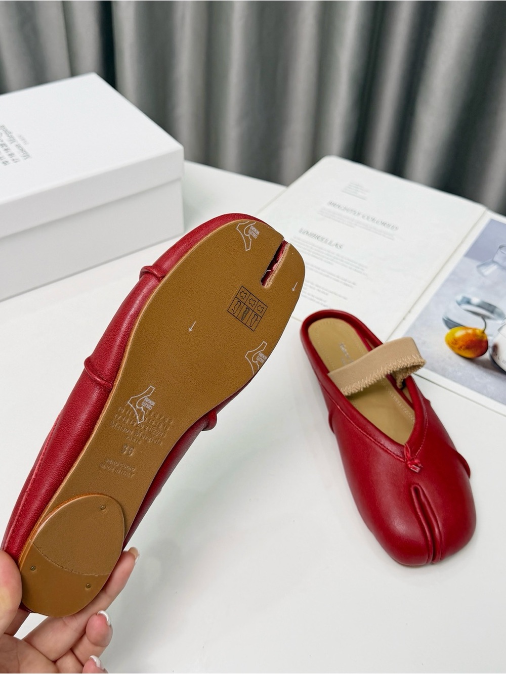 Maison Martin Margiela Red Leather Split-Toe Mules with Tan Strap - Picture 9 of 9